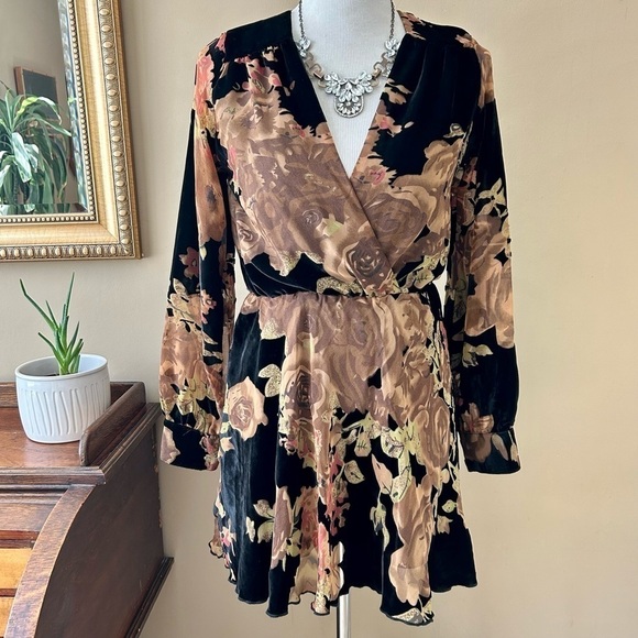 Revolve Flynn Skye Elle Mini Dress in Burnt Rose Crushed Velvet Size Small - Picture 1 of 16